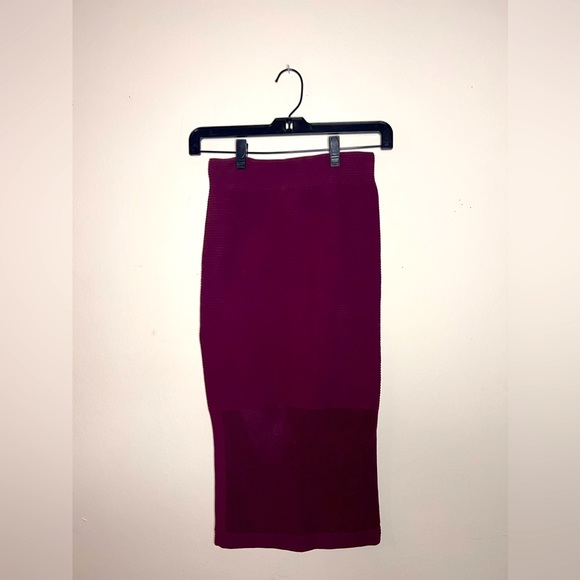 || BCBG RIBBED PENCIL SKIRT || || Bodycon || MIDI || - Picture 6 of 7